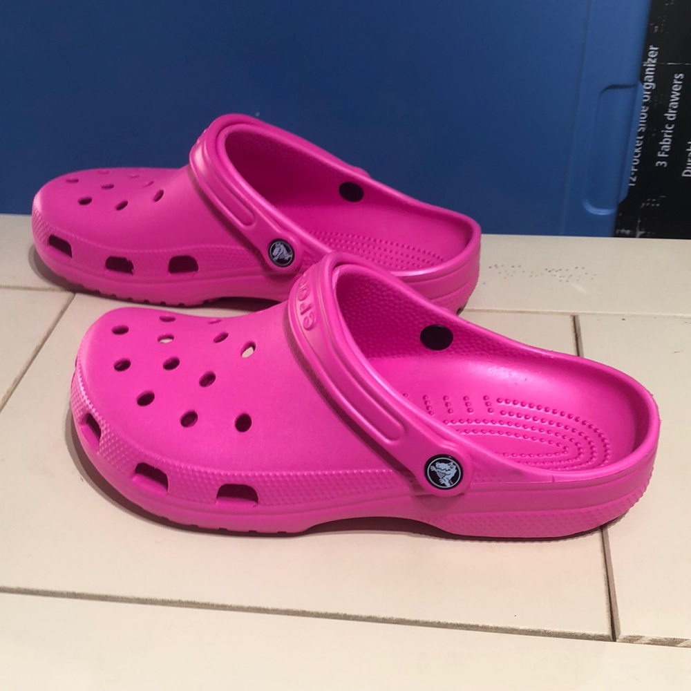 NWOT HOT PINK CROCS 10womens 8mens
